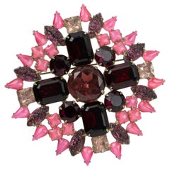 Albert Weiss Broche à épingle surdimensionnée ornée de bijoux rouges et roses en rubis, années 1930