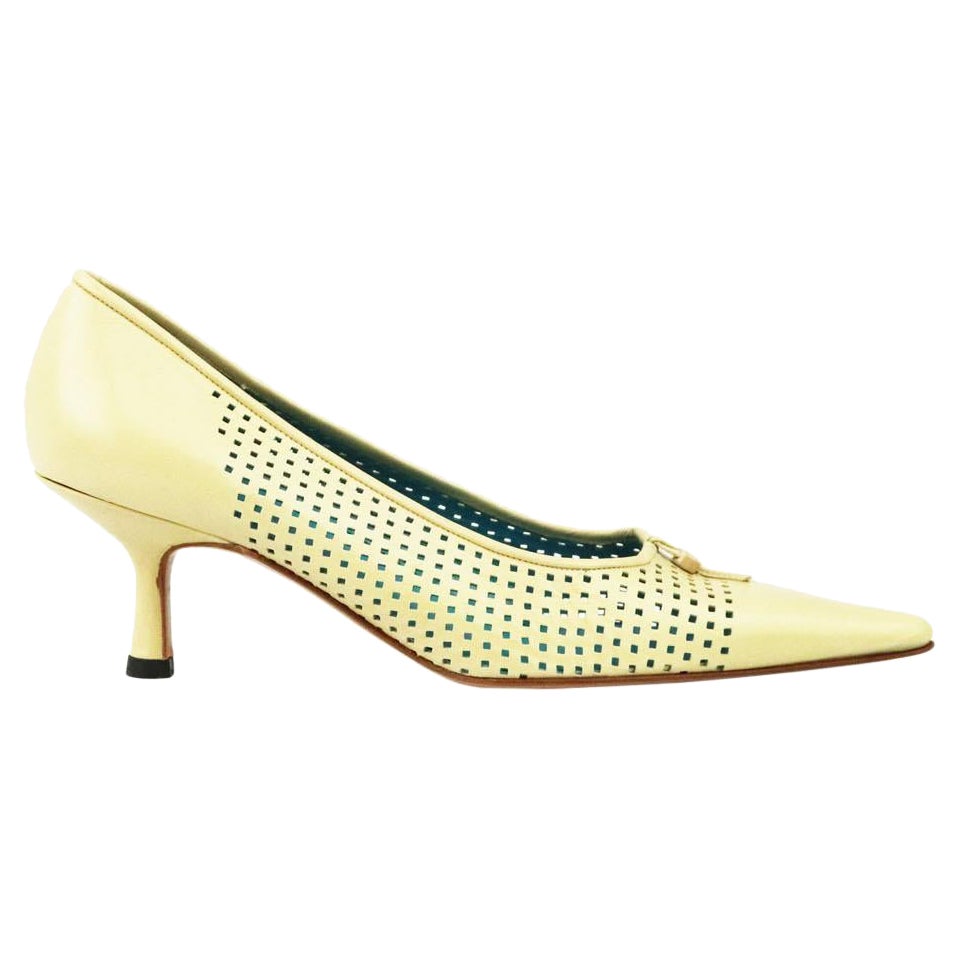 50s Mustard Yellow Heel with Pearl Embellishments For Sale at 1stDibs