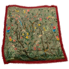 GUCCI Scarf in Wool and Silk with flora and fauna illustration.
