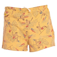 Short en coton jaune beurre et rouge à imprimé de surf pour hommes des années 1940