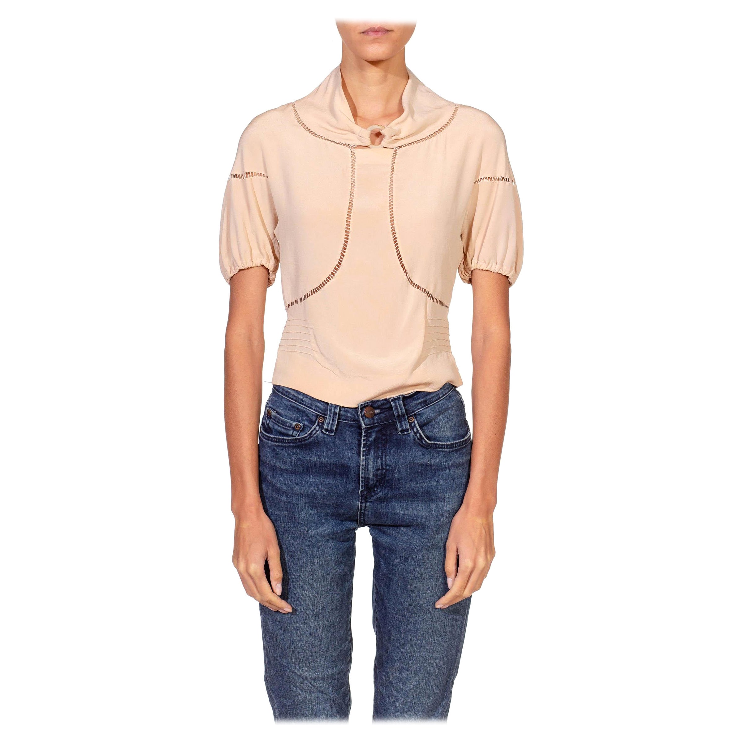 Kurzärmlige Bluse aus rosa Seiden-Crêpe de Chine aus den 1930er Jahren mit kurzen Ärmeln und Couture Hand Det im Angebot