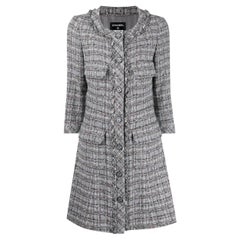 Chanel - Manteau en tweed à carreaux avec chaîne argentée	