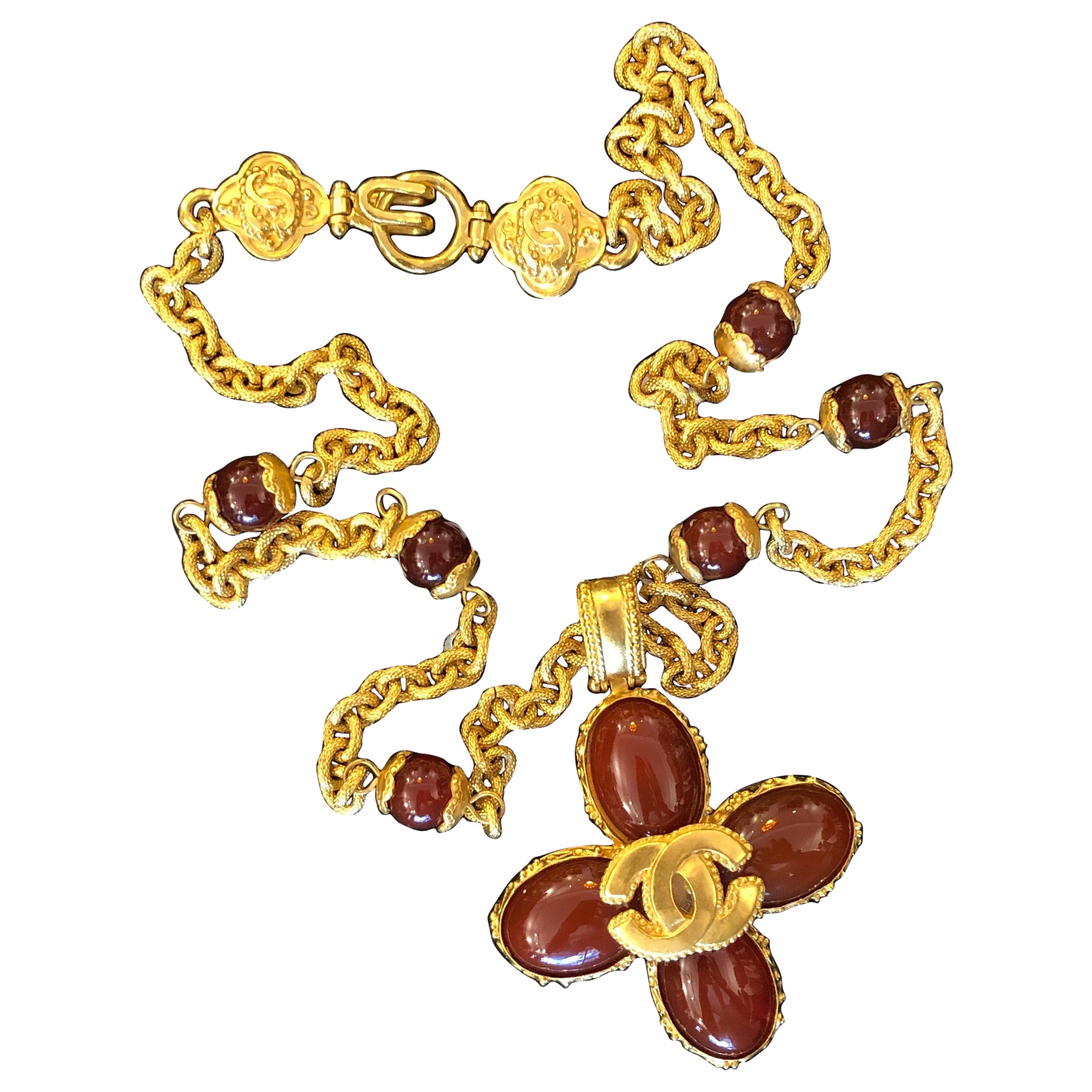 1990s Vintage CHANEL Gold Toned Red Carnelian Clover Chain Necklace  For Sale