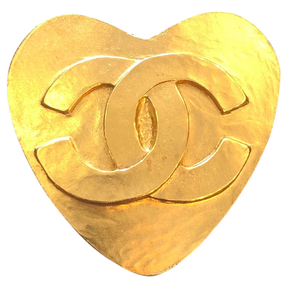 1990s Vintage CHANEL Gold Toned CC Heart Brooch For Sale