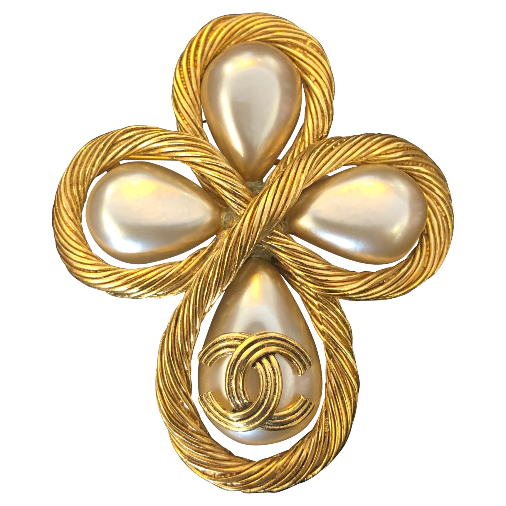 1990s Vintage CHANEL Gold Toned Faux Pearl Brooch 