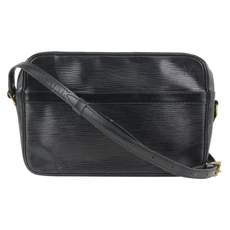 Louis Vuitton Black Epi Leather Trocadero 24 Crossbody Bag 3L1020 For Sale  at 1stDibs