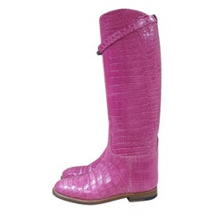 Stivali da salto in alligatore rosa di Hermès