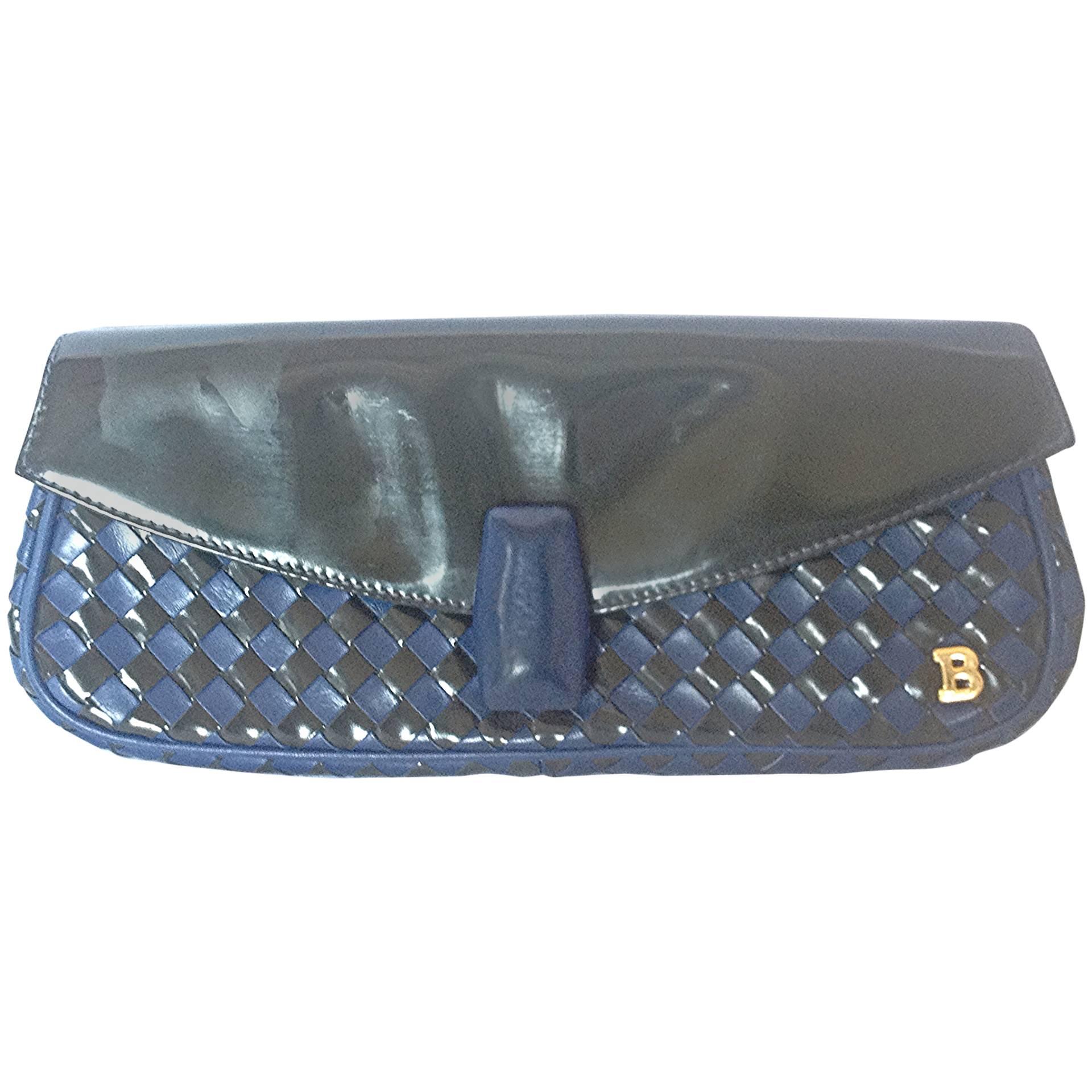 Vintage Bally black and blue enamel intrecciato design leather clutch purse For Sale