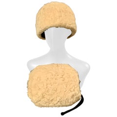 Chapeau vintage en peau de mouton crème et manchon en cuir de mouton moulé à la main