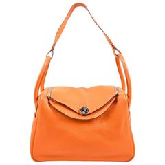 Hermes Fire Orange Taurillon Clemence Sac à main Lindy 30cm en cuir de veau