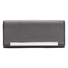 SAINT LAURENT Pochette lunga Lutetia in pelle nera con microborchie argentate