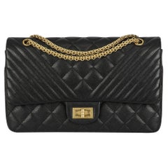Chanel Chanel Schwarz Kaviar Jumbo Chevron gesteppte 2,55 Reissue Tasche mit doppelter Klappe