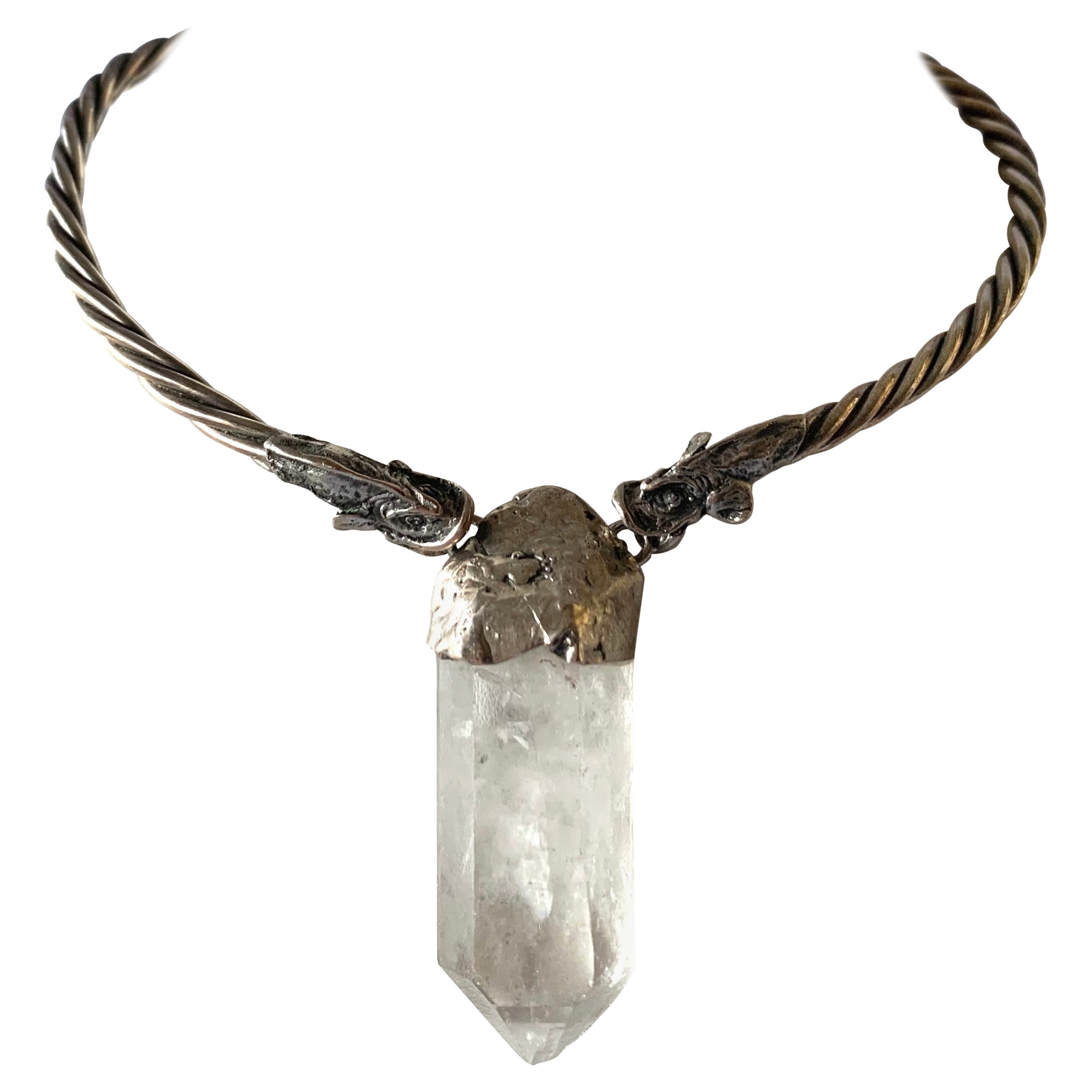 Mythische Fisch-Bergkristall-Obelisk-Halskette im Angebot