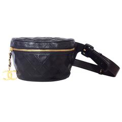 1980s Retro CHANEL black leather waist bag, fanny pack with a detachable belt 