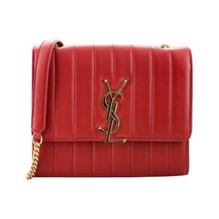 Saint Laurent Saint Laurent Vicky Brieftasche an Kette Vertikales gestepptes Leder