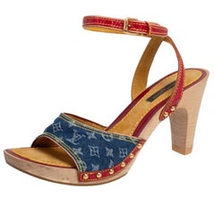 Louis Vuitton Denim-Knöchelriemen-Clog-Sandalen aus Leder und Monogramm Größe 38