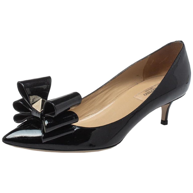 Valentino Black Patent Leather Rockstud Bow Pointed Toe Pumps Size 39 For  Sale at 1stDibs