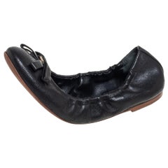 Louis Vuitton - Chaussures de ballet à nœud papillon en cuir noir perforé avec monogramme, taille 36