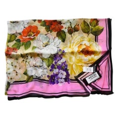 Dolce & Gabbana Rose Hydrangea
Hortensia printed large silk scarf wrap