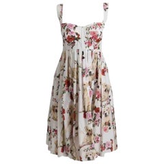 Dolce & Gabbana Empire Knielanges weißes, geblümtes, Labrador bedrucktes Kleid