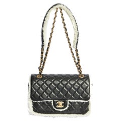 Chanel - Grand sac à rabat en fourrure