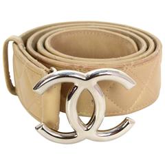 Ceinture Chanel matelassée en cuir d'agneau beige, taille 90/36 SHW