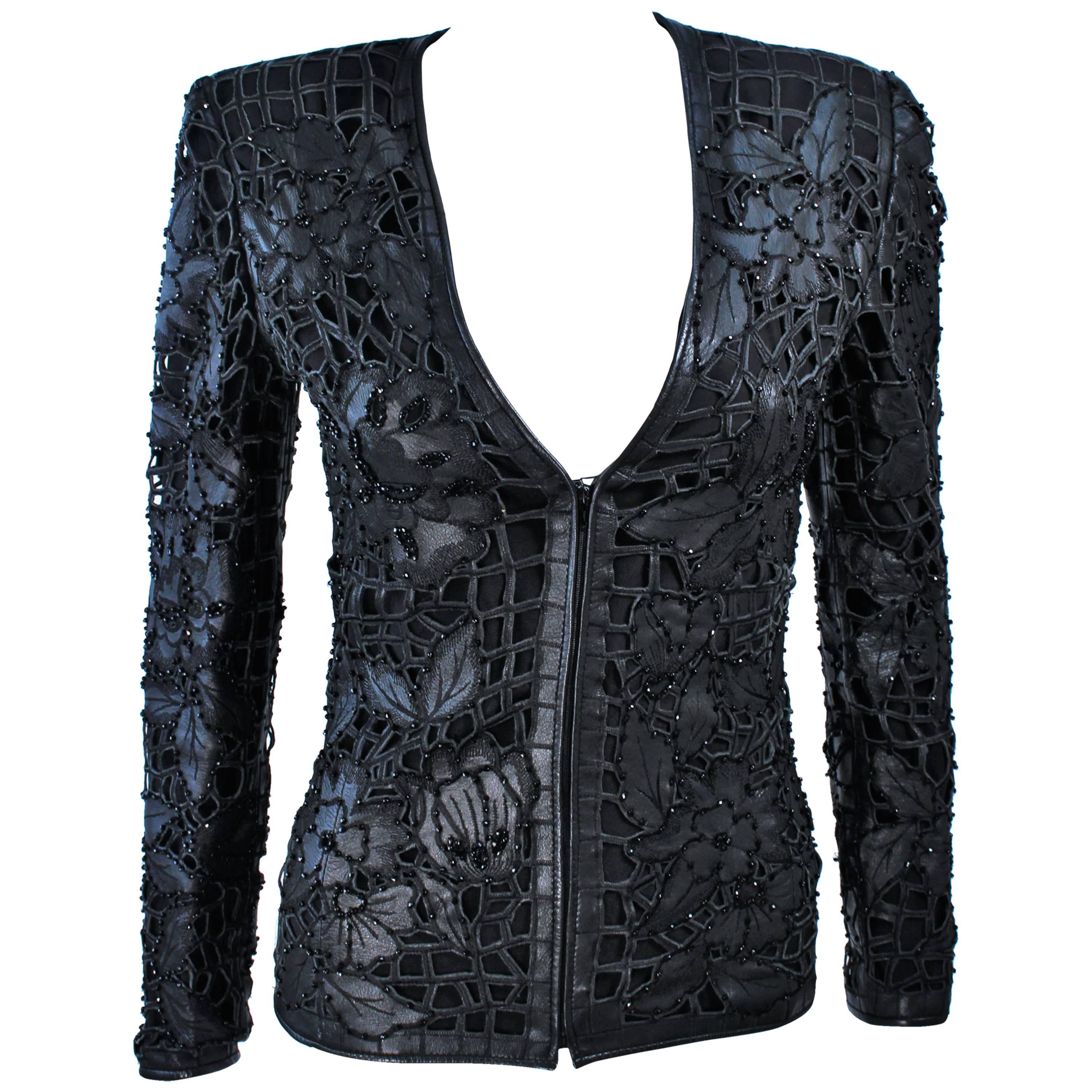 VALENTINO Veste en cuir avec motif floral découpé et appliques perlées Taille 38 2 en vente