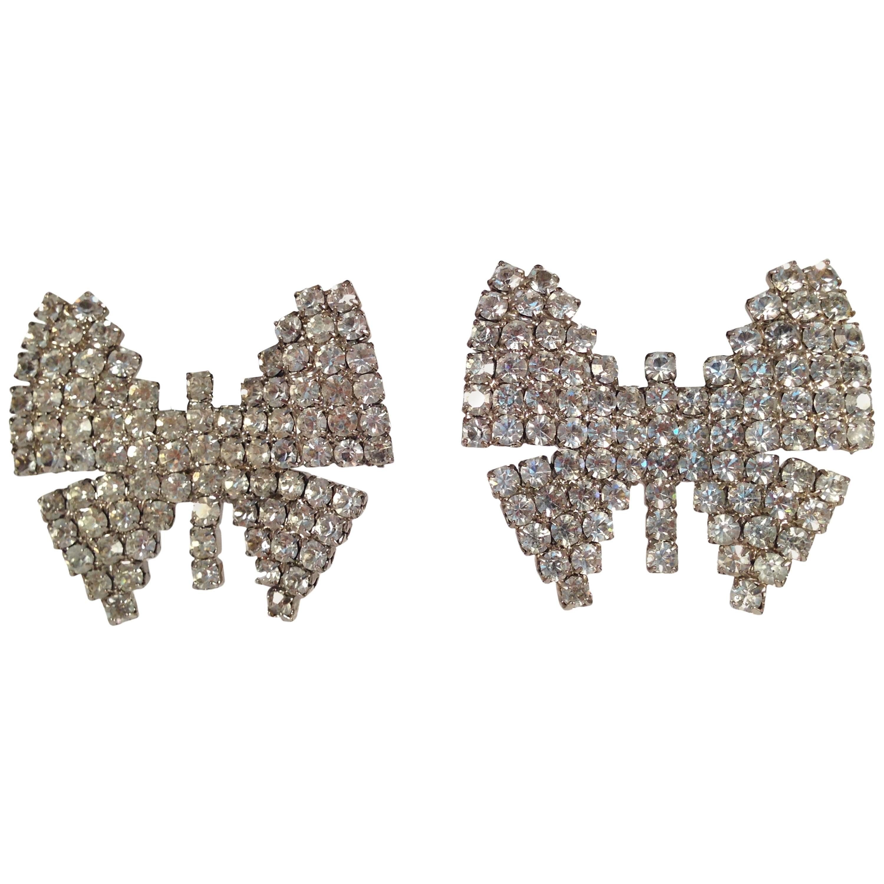 1960s Weiss Rhinestone Butterfly Clip On Earrings For Sale