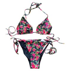 Dolce & Gabbana beachwear bikini
set in LITTLE ROSE brightly-colored
print