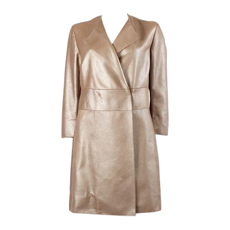 AKRIS - Manteau en cuir taupe métallisé à manches 3/4, 38 M