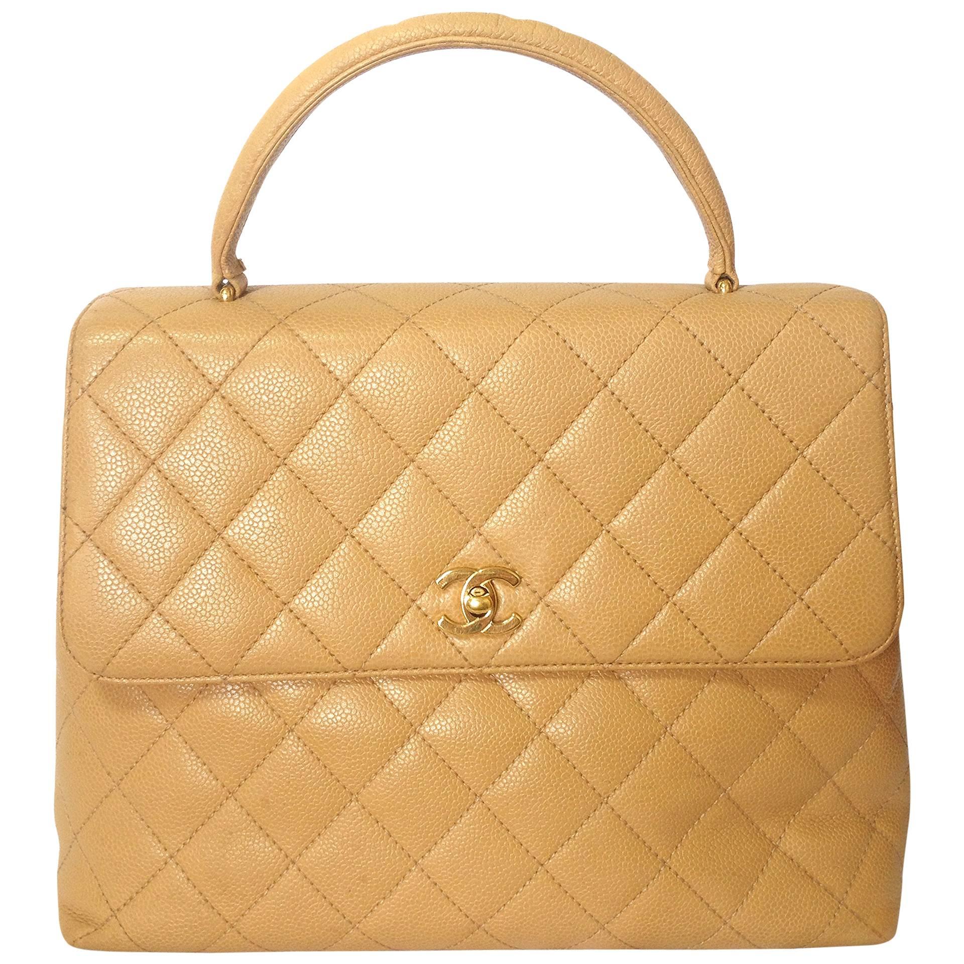 Vintage CHANEL beige brown caviar leather kelly handbag with golden CC closure. 