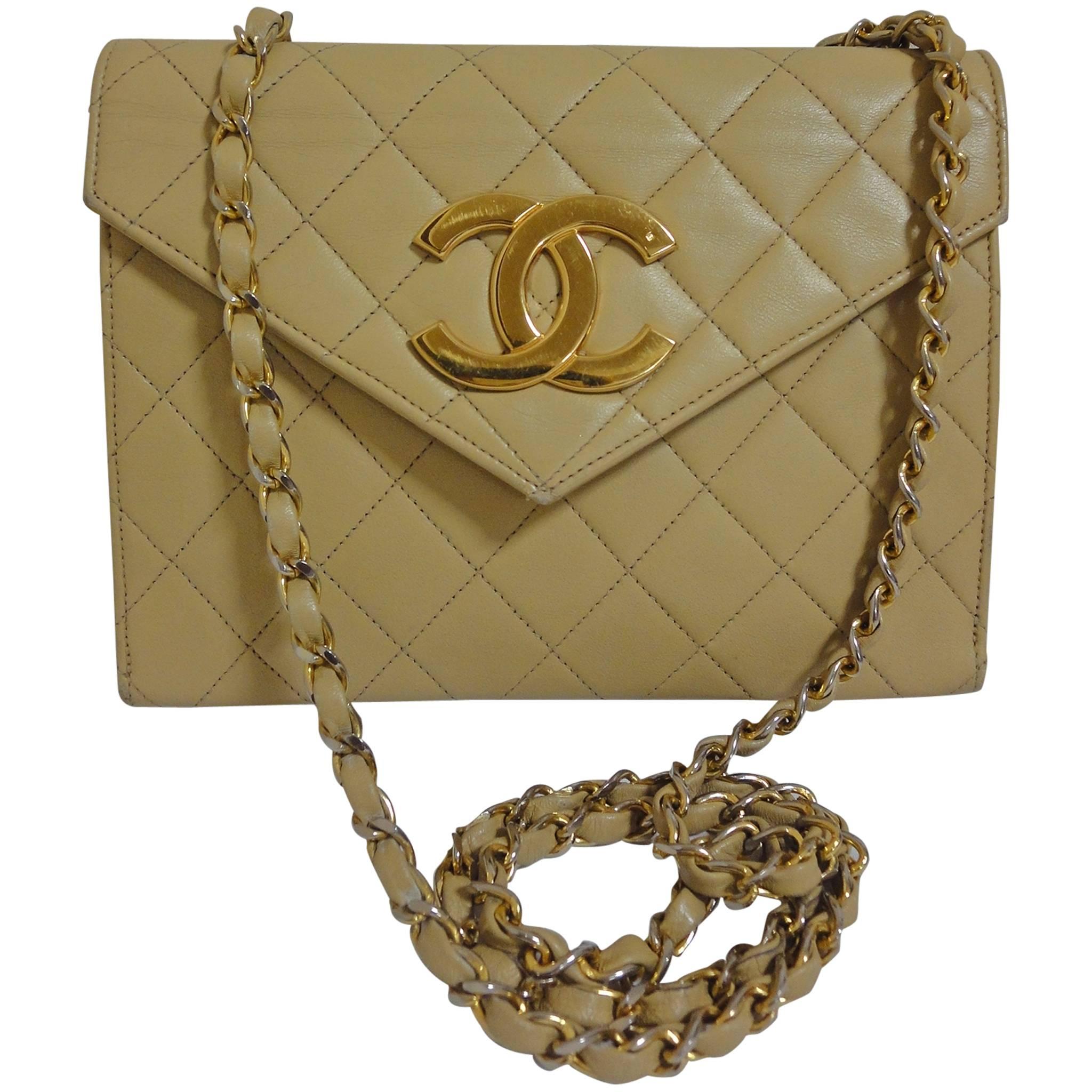 1980s Vintage CHANEL beige quilted lambskin chain shoulder purse with large CC