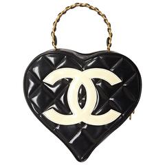 Retro CHANEL black patent enamel quilted leather large heart shape handbag