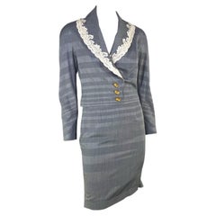 Tailleur jupe victorien gris bordé de dentelle Christian Dior par John Galliano, P/E 1999