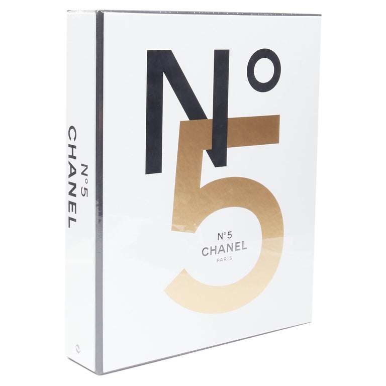 new CHANEL 2021  Story of a Perfume hardcover book Pauline Dreyfus For  Sale at 1stDibs | chanel no 5 book
