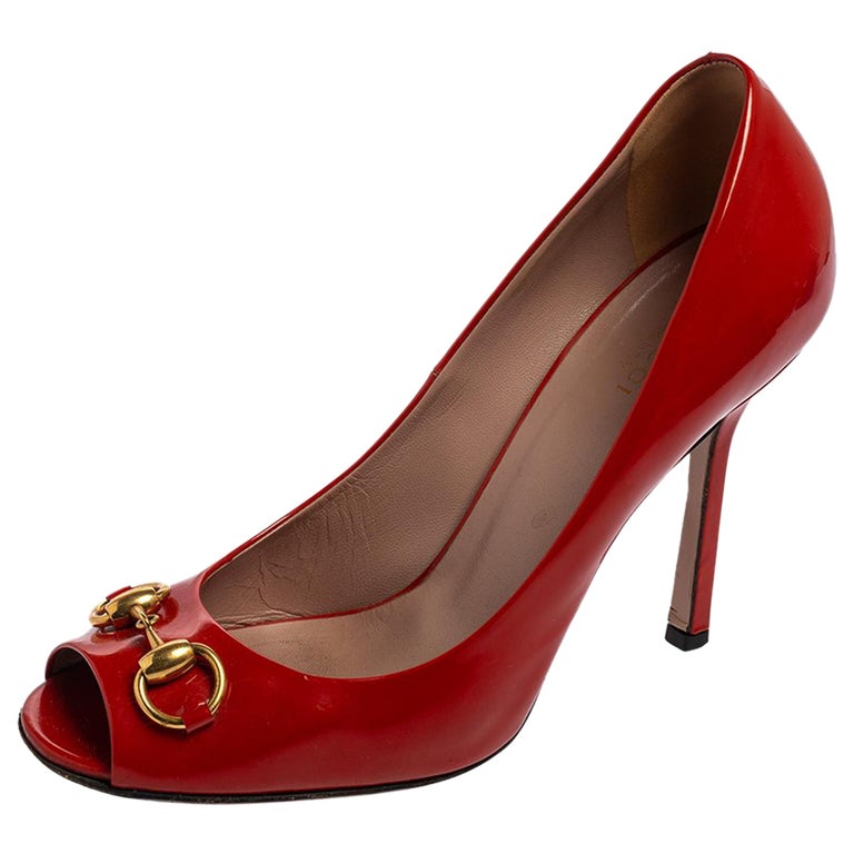 Gucci Red Patent Leather Horsebit Peep-toe Pumps Size 39.5 For Sale at ...