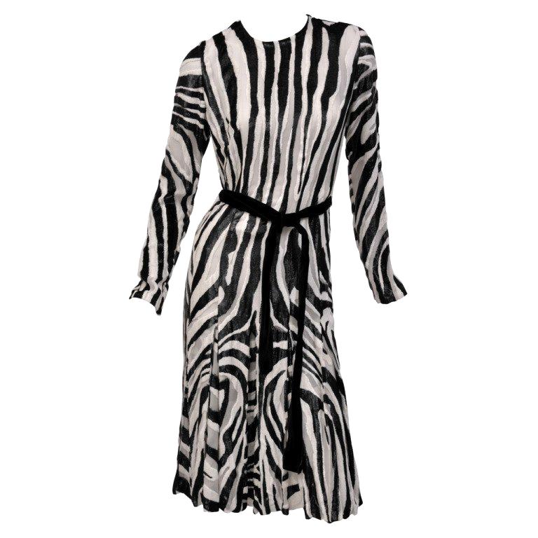 TOM FORD BLACK AND WHITE ZEBRA FIL COUPE PLEATED DRESS Size 44