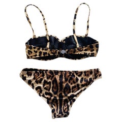 Dolce & Gabbana classic leopard
printed balconette bra swimwear set