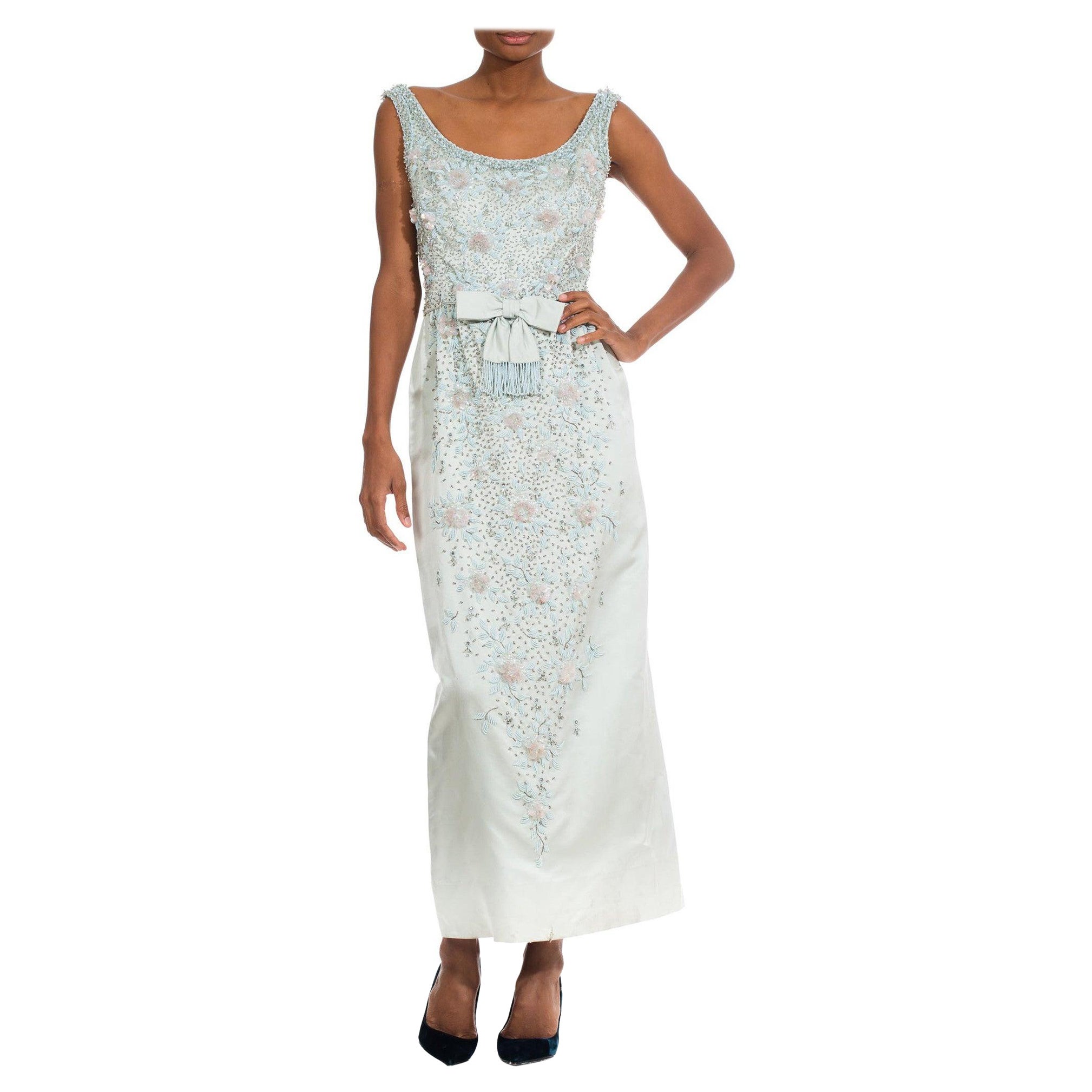 Mintblaues, perlenbesetztes Seidensatin-Kleid "Mändlerin" aus den 1950er Jahren im Angebot