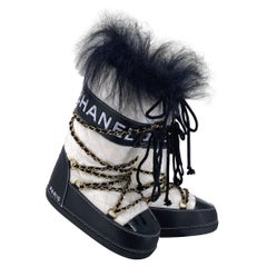 Bottes de défilé en forme de neige Chanel par Karl Lagerfeld, automne-hiver 1993