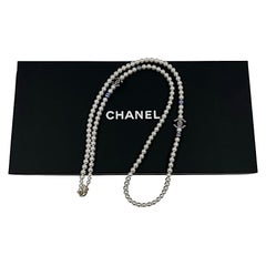 CHANEL Airlines Long Necklace in Pearls and Gilt Metal