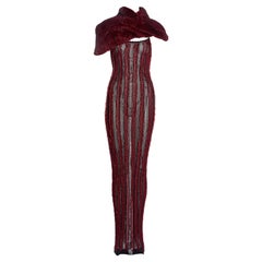 Robe longue et châle en fourrure rouge Christian Dior par John Galliano, A/H 1999