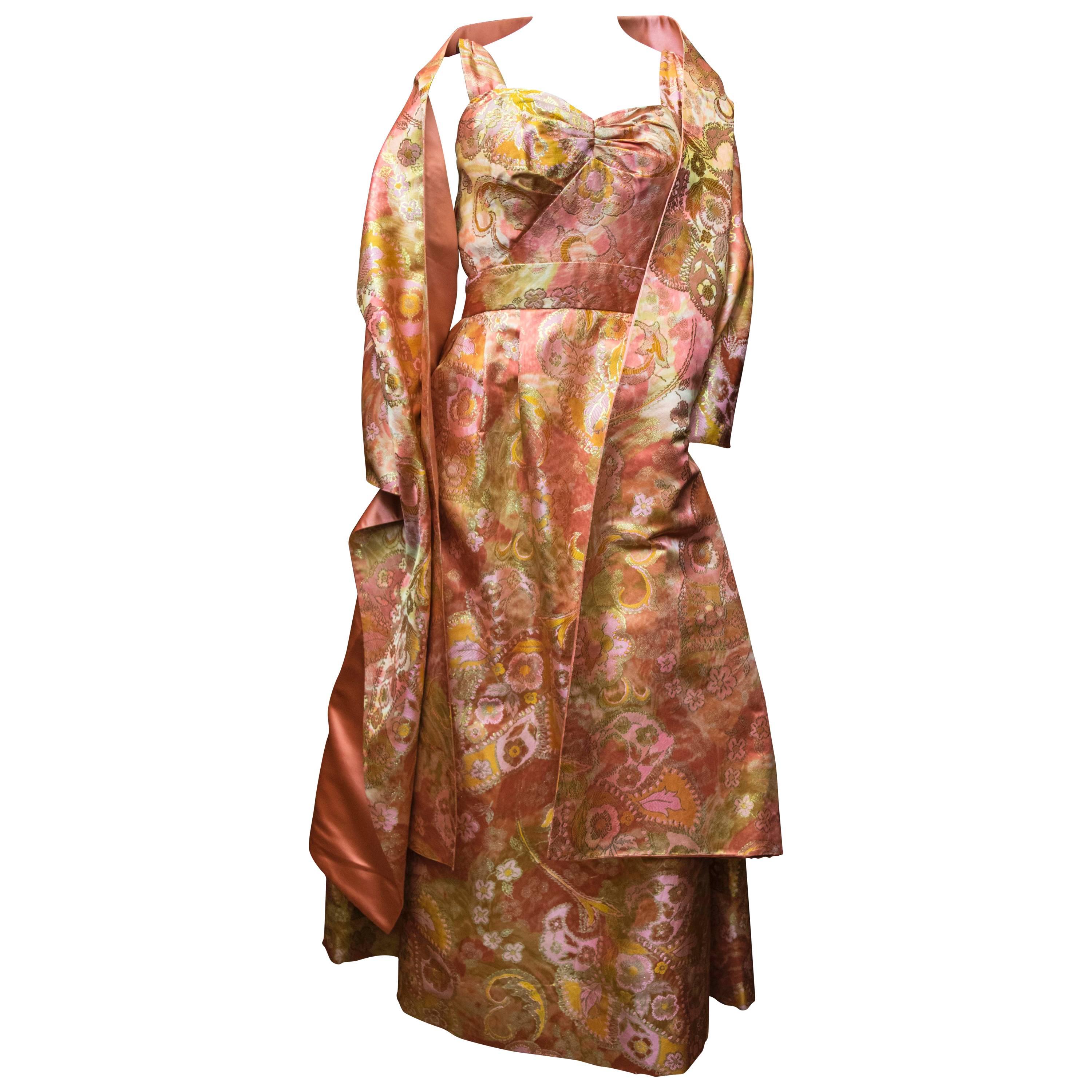 Robe et châle des années 1960  en vente