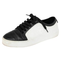 Chanel White/Black Leather And Rubber CC Low Top Sneakers Size 37.5