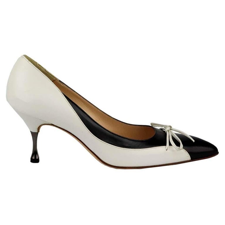 Commercial blend is more than Manolo Blahnik Bow Colour Block Leather Pumps EU 37.5 UK 4.5 US 7.5 For Sale  at 1stDibs