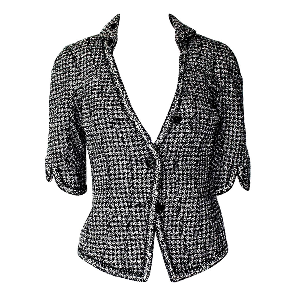 UNWORN Chanel Monochrome Cropped Tweed Jacket Blazer with Braid Trimmings 36 For Sale
