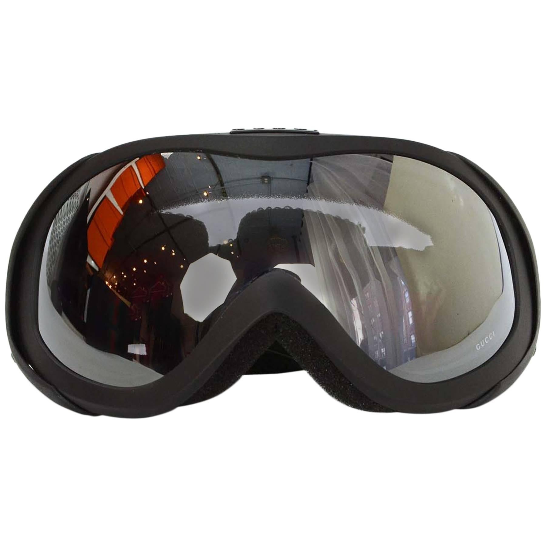 Gucci Black Frame Ski Goggles w/ Red & Green Band rt. $431