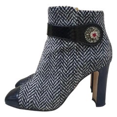 Dolce & Gabbana Schwarz Weiße Tweed-Stiefeletten mit Stiefeletten