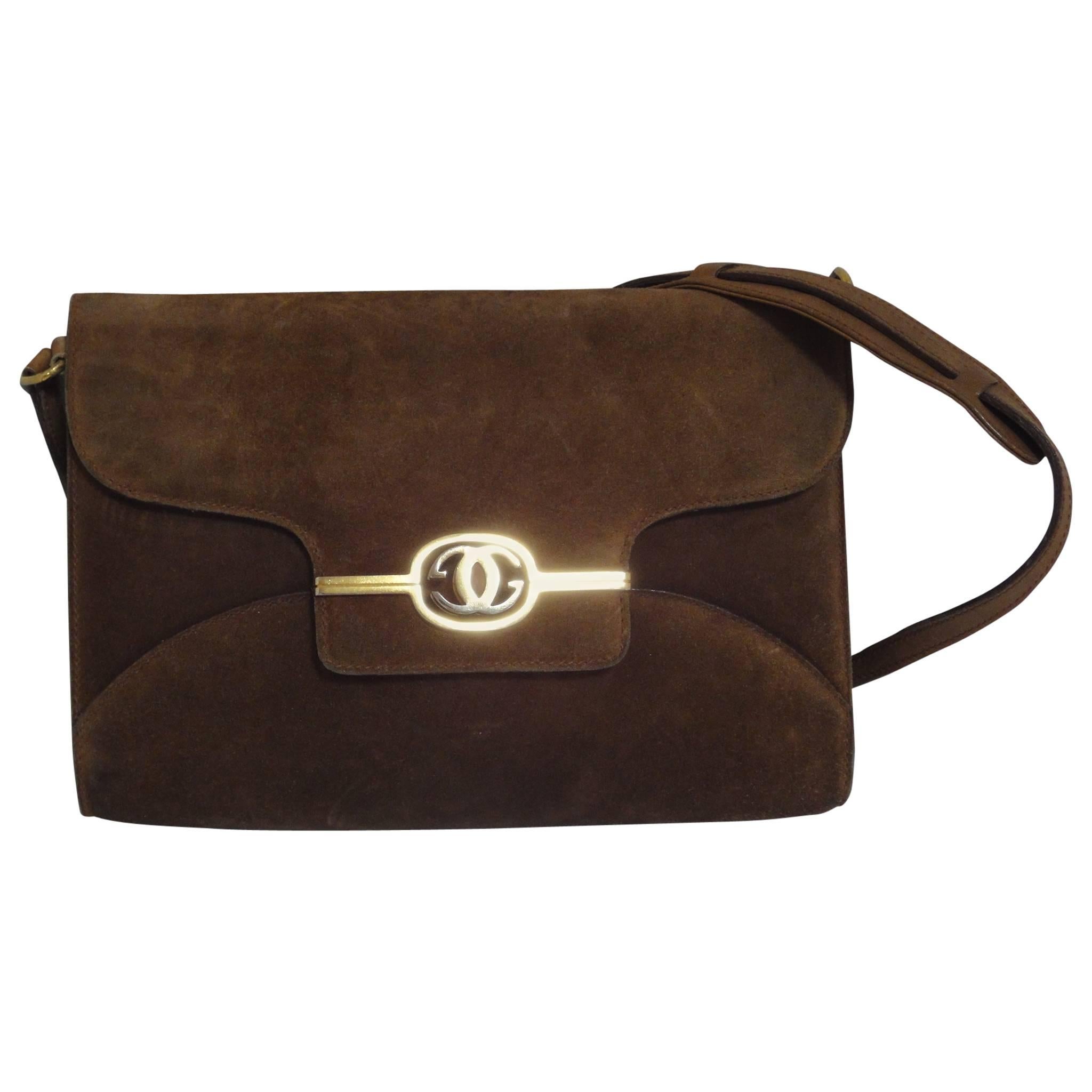 Vintage Gucci tanned brown suede leather shoulder clutch bag with golden logo. 