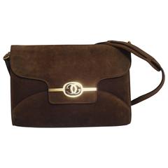 Retro Gucci tanned brown suede leather shoulder clutch bag with golden logo. 